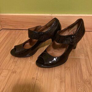 Sofft brown heels, leather design, women's 6.5 US,